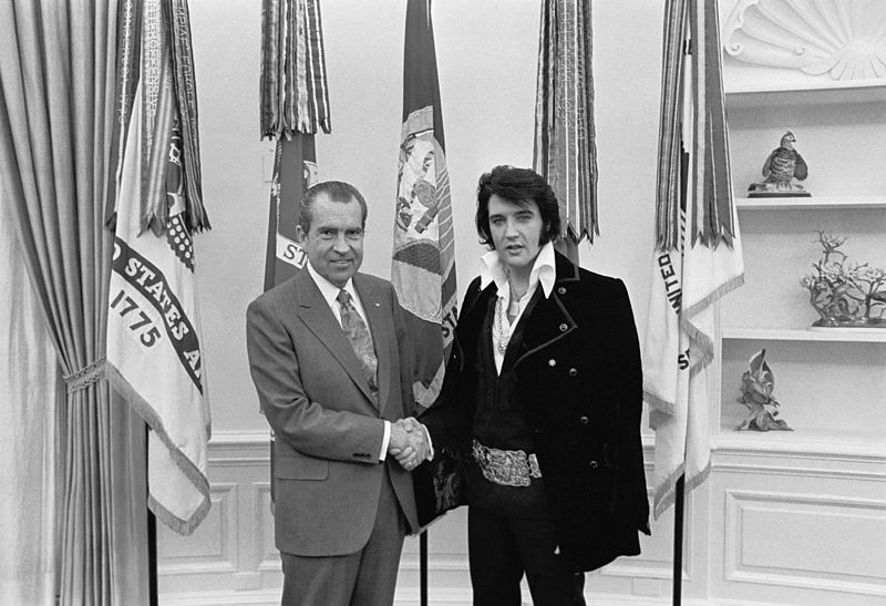 Elvis Presley & Richard Nixon in the Oval Office, 1970